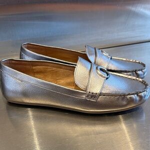 AEROSOLES Dani Shiny Silver Loafers Sz 11W